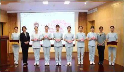 展礼仪风采 树巾帼形象——市人民医院开展窗口服务礼仪培训纪实