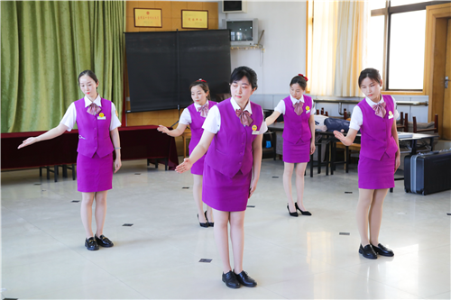 以礼展风采，以技促服务——我院后勤服务保障系统成功举办礼仪服务技能比武大赛