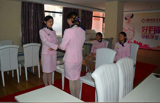 以礼导医，以情暖心——赣州安太妇产医院开展导医礼仪培训提升服务质量